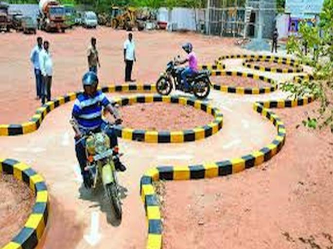 Agents become inspectors; Driving license exam in all four RTO offices in Mumbai is in name only | एजंटच बनतो इन्स्पेक्टर; मुंबईतील चारही आरटीओ कार्यालयांमध्ये ड्रायव्हिंग लायसन्स परीक्षा नावापुरती