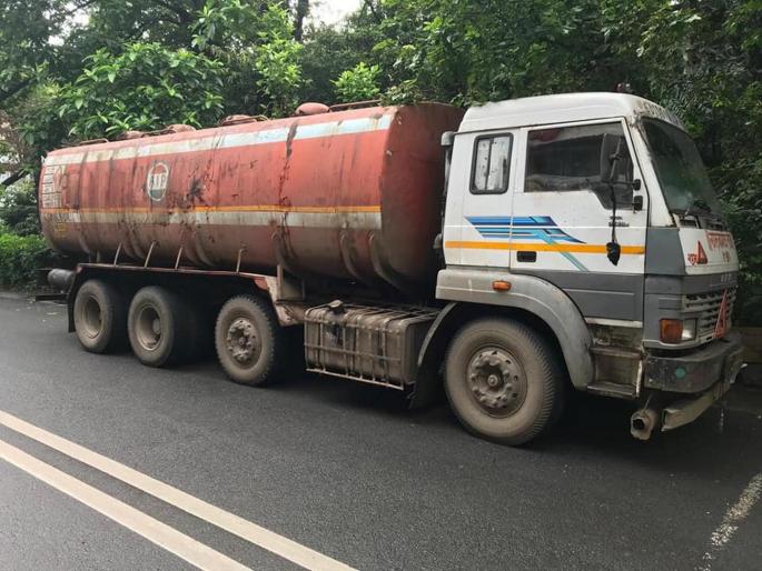 Exposing gangs of lakhs of rupees oil adulterants; Mumbai police action | लाखोंची ऑईल भेसळ करणाऱ्या टोळीचा पर्दाफाश; मुंबई पोलिसांची कारवाई Exposing gangs of lakhs of rupees oil adulterants; Mumbai police action | लाखोंची ऑईल भेसळ करणाऱ्या टोळीचा पर्दाफाश; मुंबई पोलिसांची कारवाई
