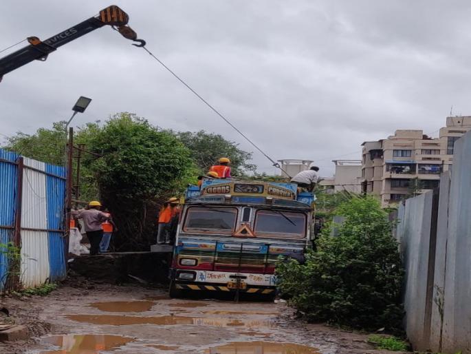 There would have been another accident on that day .... | दैव बलवत्तर..पुन्हा " तिथे" च अपघात होता होता राहिला...