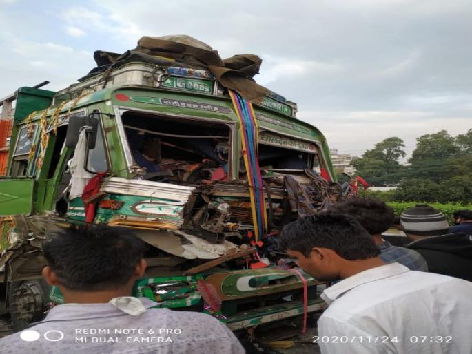 ... when five trucks collide | ...जेव्हा उड्डाणपूलावर पाच ट्रक एकमेकांवर आदळतात ... when five trucks collide | ...जेव्हा उड्डाणपूलावर पाच ट्रक एकमेकांवर आदळतात