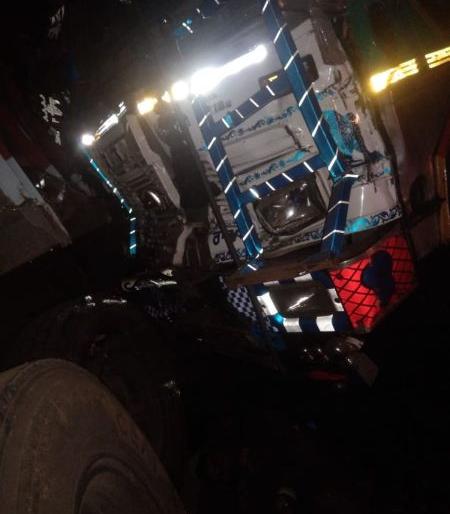 The collision of two trucks, the death of two | दोन ट्रकची धडक, दोघांचा मृत्यू