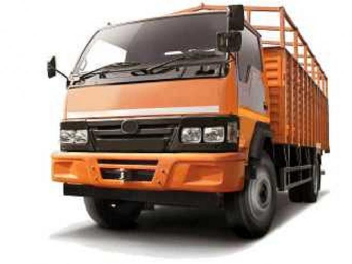 In Jalna, a crazy person who drives 6km truck on Jalana-Aurangabad Highway | जालन्यात वेडसर व्यक्तीने ६ कि़ मी. पळविला ट्रक In Jalna, a crazy person who drives 6km truck on Jalana-Aurangabad Highway | जालन्यात वेडसर व्यक्तीने ६ कि़ मी. पळविला ट्रक