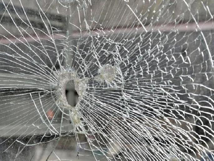 driver was robbed by breaking the glass of the vehicle in kalewadi crime news | Pune Crime | काळेवाडीत गाडीच्या काचा फोडून चालकाला लुटले driver was robbed by breaking the glass of the vehicle in kalewadi crime news | Pune Crime | काळेवाडीत गाडीच्या काचा फोडून चालकाला लुटले