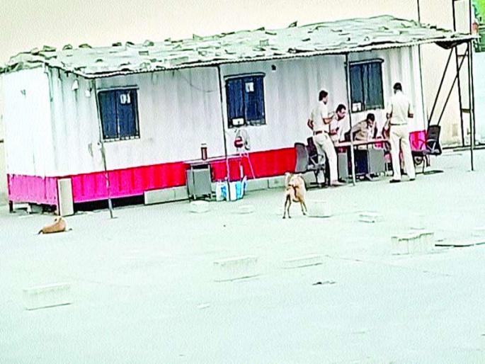 Dump truck driver down on Dapchari nose and die | दापचरी नाक्यावर चालकाचा ट्रक खाली चिरडून मृत्यू Dump truck driver down on Dapchari nose and die | दापचरी नाक्यावर चालकाचा ट्रक खाली चिरडून मृत्यू