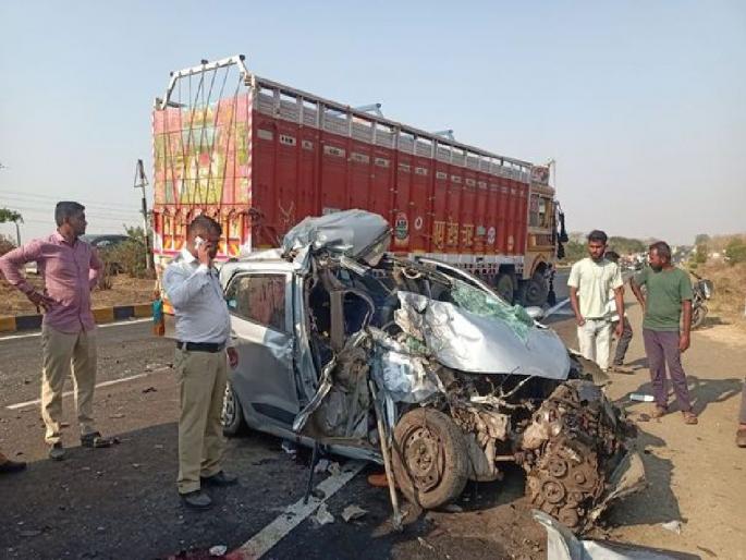 two killed, couple seriously injured in an accident, as speeding truck collides with car on amravati nagpur route | ट्रकची कारला धडक; भीषण अपघातात दाेघांचा मृत्यू, दाम्पत्य गंभीर जखमी two killed, couple seriously injured in an accident, as speeding truck collides with car on amravati nagpur route | ट्रकची कारला धडक; भीषण अपघातात दाेघांचा मृत्यू, दाम्पत्य गंभीर जखमी