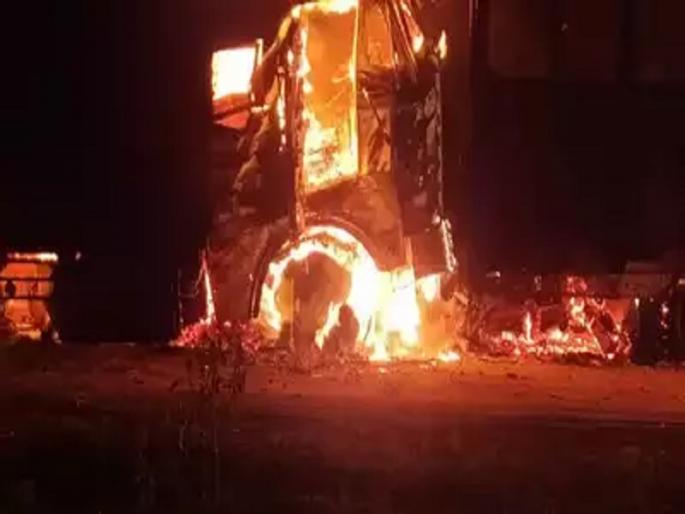 Violence erupts in Assam; 7 trucks set on fire, 5 drivers burnt to death | आसाममध्ये हिंसाचार भडकला; 7 ट्रक पेटवले, 5 चालकांचा जळून मृत्यू