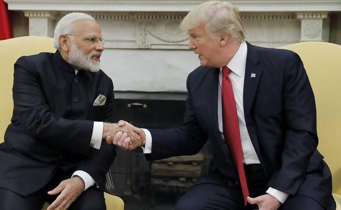Trump Said Similar Line With Indian Reporters Like Pakistanis | डोनाल्ड ट्रम्प यांनी केलं मोदींचं कौतुक; तुमच्यासोबत असणारे पत्रकार माझ्याकडे असते तर...