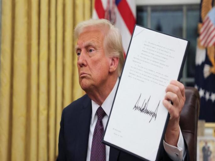 Tariffs on Canada increased to 35%; US President Donald Trump announcement | कॅनडावरील टॅरिफ वाढवून केला ३५%; अमेरिकेचे राष्ट्रपती डोनाल्ड ट्रम्प यांची घोषणा Tariffs on Canada increased to 35%; US President Donald Trump announcement | कॅनडावरील टॅरिफ वाढवून केला ३५%; अमेरिकेचे राष्ट्रपती डोनाल्ड ट्रम्प यांची घोषणा