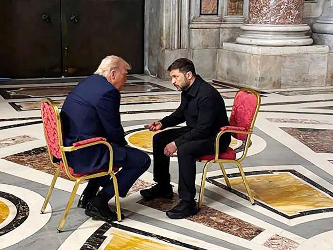 Donald trump-zelensky donbas Russia's putin ukraine War heated debate | अमेरिकेचे राष्ट्राध्यक्ष ट्र्म्प आणि युक्रेनच्या झेलेन्स्कींचे पुन्हा जोरदार भांडण; नकाशा बाजुला फेकला... Donald trump-zelensky donbas Russia's putin ukraine War heated debate | अमेरिकेचे राष्ट्राध्यक्ष ट्र्म्प आणि युक्रेनच्या झेलेन्स्कींचे पुन्हा जोरदार भांडण; नकाशा बाजुला फेकला...