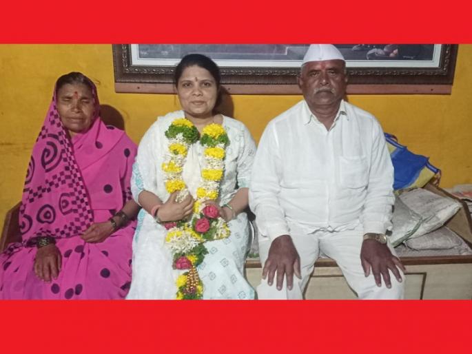 daughter trupti bandal mpsc exam crack made the gold of the fathers land sold | MPSC Exam | वडिलांनी विकलेल्या जमिनीचे सोनं करणारी 'तृप्ती' daughter trupti bandal mpsc exam crack made the gold of the fathers land sold | MPSC Exam | वडिलांनी विकलेल्या जमिनीचे सोनं करणारी 'तृप्ती'