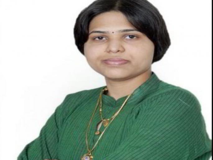 Sasoon dean Ajay Chandanwale shows fake disability certificate :Trupti Desai i | अपंगत्वाचे खाेटे प्रमाणपत्र देत डाॅ. अजय चंदनवाले ससूनचे अधिष्ठाता, तृप्ती देसाईंचा अाराेप Sasoon dean Ajay Chandanwale shows fake disability certificate :Trupti Desai i | अपंगत्वाचे खाेटे प्रमाणपत्र देत डाॅ. अजय चंदनवाले ससूनचे अधिष्ठाता, तृप्ती देसाईंचा अाराेप