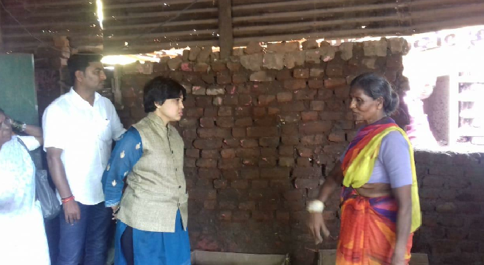 The politics of the government on the credit of aid | मदतीच्या श्रेयावरून सरकारकडून राजकारण -: तृप्ती देसाई The politics of the government on the credit of aid | मदतीच्या श्रेयावरून सरकारकडून राजकारण -: तृप्ती देसाई