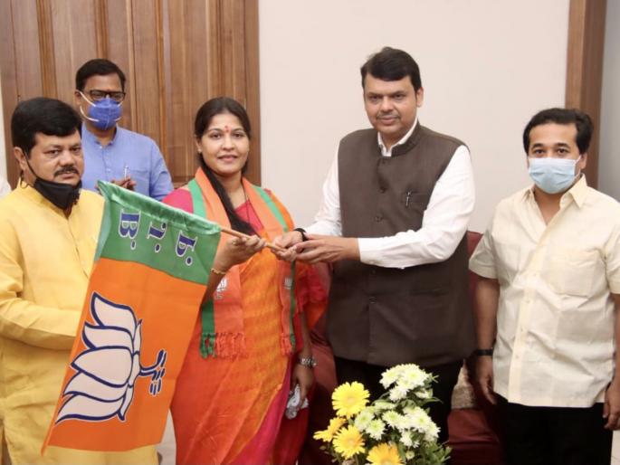 shiv sena vishwanath mahadeshwar criticised trupti sawant for joining bjp | तृप्ती सावंत यांनी शिवसेना आणि बाळासाहेबांचा अवमान केला; माजी महापौरांची टीका shiv sena vishwanath mahadeshwar criticised trupti sawant for joining bjp | तृप्ती सावंत यांनी शिवसेना आणि बाळासाहेबांचा अवमान केला; माजी महापौरांची टीका