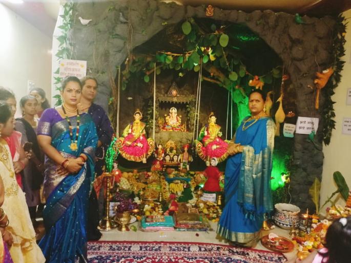 Bappa enthroned in the company of nature along with Gaurai in the palace of third parties in Daund | दौंडमध्ये तृतीयपंथींच्या वाड्यात गौराईबरोबरच बाप्पा 'निसर्गाच्या सानिध्यात' विराजमान Bappa enthroned in the company of nature along with Gaurai in the palace of third parties in Daund | दौंडमध्ये तृतीयपंथींच्या वाड्यात गौराईबरोबरच बाप्पा 'निसर्गाच्या सानिध्यात' विराजमान