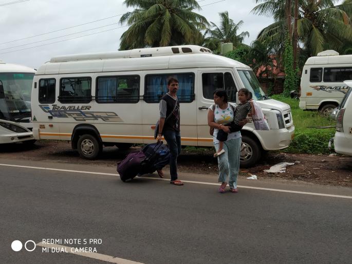 Taxi operators stay off road after Govt. denies Scrapping Goa Miles | अन्यथा गोव्यात पर्यटक टॅक्सी रस्त्यावर धावणारच नाही! Taxi operators stay off road after Govt. denies Scrapping Goa Miles | अन्यथा गोव्यात पर्यटक टॅक्सी रस्त्यावर धावणारच नाही!