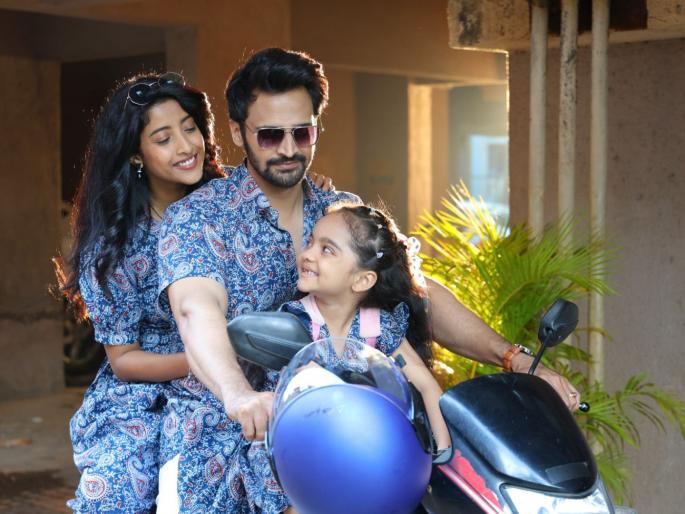 tu majha kinara marathi movie bhushan pradhan ketaki narayan hearttouching story | प्रत्येक कुटुंबाच्या भावनांना स्पर्श करणारी कहाणी; ‘तू माझा किनारा’ चित्रपटाची होतेय चर्चा