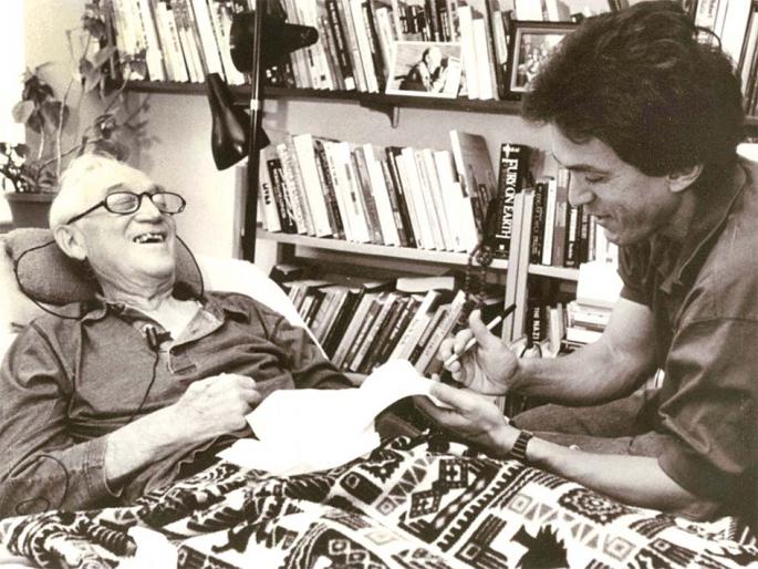 Tuesday's with mory, a book will change your life | आयुष्य बदलून टाकणारा एक मंगळवार