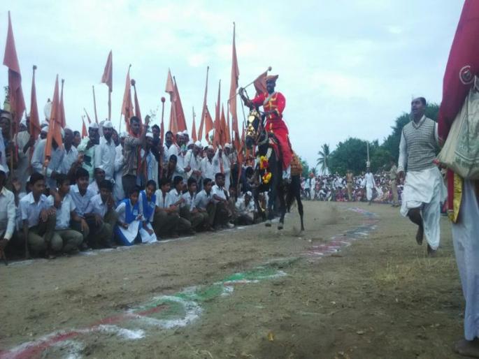 Tukaram maharaj's palkhi ashwaringan celebration | ‘आजि संसार सुफळ झाला गे माये’, बेलवाडीत पार पडलं तुकोबांच्या पालखीचं अश्वरिंगण 