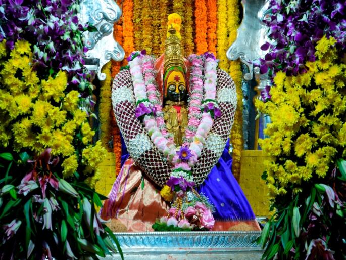 On the second garland, the goddess was worshiped with special decorations of Shiva period ornaments | दुसऱ्या माळेला झाली देवीच्या शिवकालीन दागिन्यांची विशेषालंकार पूजा On the second garland, the goddess was worshiped with special decorations of Shiva period ornaments | दुसऱ्या माळेला झाली देवीच्या शिवकालीन दागिन्यांची विशेषालंकार पूजा