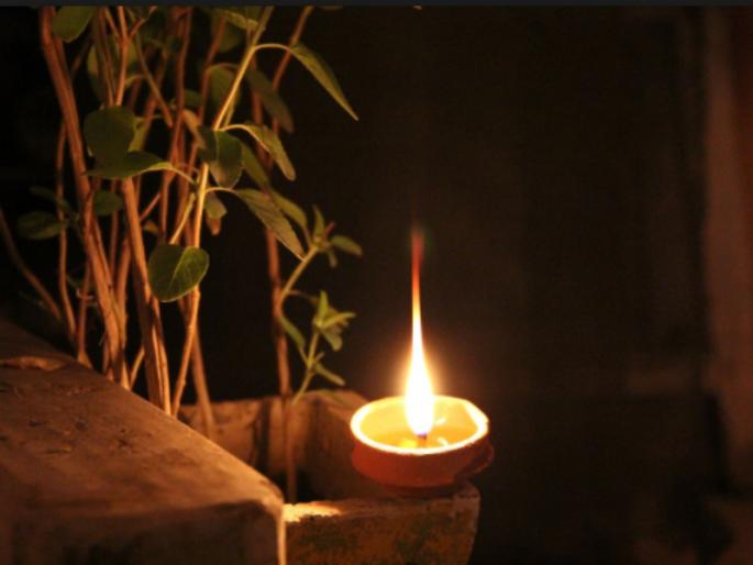Want to prosper at home? So every evening when lighting a lamp near Tulsi, keep a 'this' thing under the lamp! | घरात भरभराट हवी? तर रोज सायंकाळी तुळशीजवळ दिवा लावताना दिव्याखाली 'हे' आसन ठेवा!  Want to prosper at home? So every evening when lighting a lamp near Tulsi, keep a 'this' thing under the lamp! | घरात भरभराट हवी? तर रोज सायंकाळी तुळशीजवळ दिवा लावताना दिव्याखाली 'हे' आसन ठेवा!