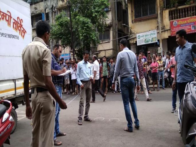 In the firing by the police as a resistance, the goons killed on the spot | पोलिसांवर केला गुंडाने चाकूहल्ला; प्रतिकार म्हणून पोलिसांनी केलेल्या गोळीबारात गुंड जागीच ठार In the firing by the police as a resistance, the goons killed on the spot | पोलिसांवर केला गुंडाने चाकूहल्ला; प्रतिकार म्हणून पोलिसांनी केलेल्या गोळीबारात गुंड जागीच ठार