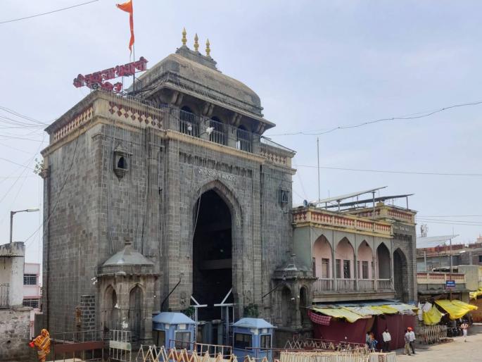 If you want to see the goddess early during Navratri, pay double the price; Temple administration increases fees | नवरात्रीत लवकर देवीदर्शन हवंय, दामदुप्पट मोजा; मंदिर प्रशासनाने केली शुल्कात वाढ If you want to see the goddess early during Navratri, pay double the price; Temple administration increases fees | नवरात्रीत लवकर देवीदर्शन हवंय, दामदुप्पट मोजा; मंदिर प्रशासनाने केली शुल्कात वाढ