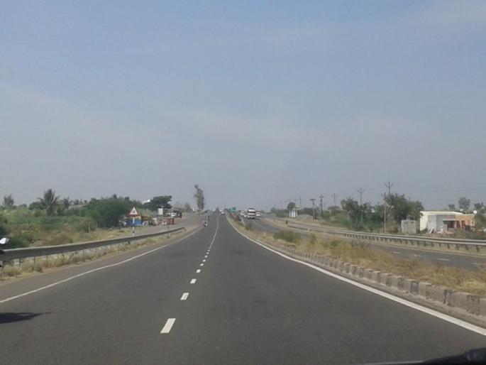 omre than one crore vehicles run on the Tuljapur Akkalkot route Tourists increased in the district | तुळजापूर-अक्कलकोट मार्गावर सव्वाकोटी वाहने धावतात; जिल्ह्यात वाढले पर्यटक   omre than one crore vehicles run on the Tuljapur Akkalkot route Tourists increased in the district | तुळजापूर-अक्कलकोट मार्गावर सव्वाकोटी वाहने धावतात; जिल्ह्यात वाढले पर्यटक