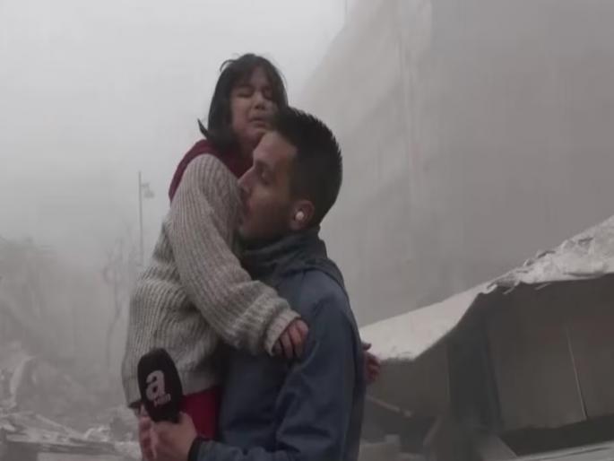 Turkey earthquake news channel journalist viral video | मृत्यूच्या दाढेत असणाऱ्या लहान मुलीला Live रिपोर्टिंग करणाऱ्या पत्रकाराने वाचवलं Turkey earthquake news channel journalist viral video | मृत्यूच्या दाढेत असणाऱ्या लहान मुलीला Live रिपोर्टिंग करणाऱ्या पत्रकाराने वाचवलं