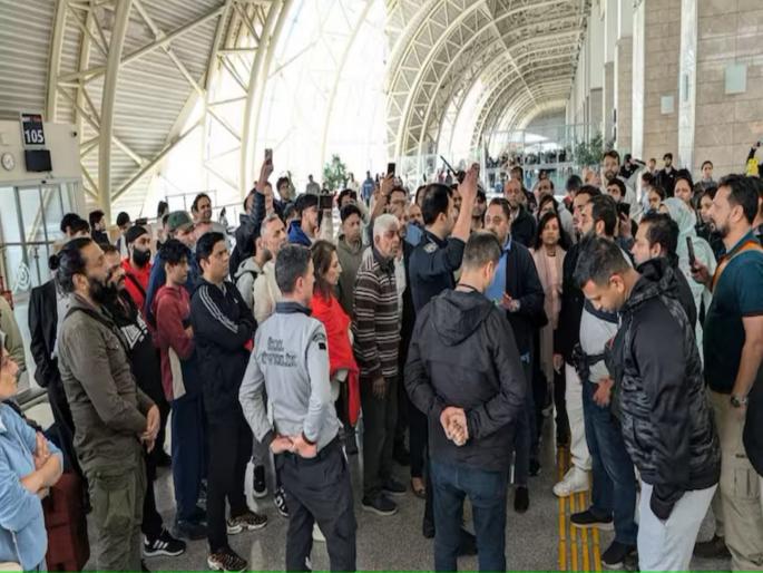 Over 250 Virgin Atlantic passengers stranded in Turkey for 40 hours | दोन दिवसांपासून २६० प्रवासी अडकले तुर्कीतल्या विमानतळावर; लंडनहून मुंबईला येत होते विमान Over 250 Virgin Atlantic passengers stranded in Turkey for 40 hours | दोन दिवसांपासून २६० प्रवासी अडकले तुर्कीतल्या विमानतळावर; लंडनहून मुंबईला येत होते विमान