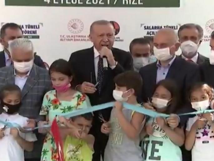 The President came for the inauguration of the highway, but little boy took the opportunity and inaugurated first | हायवेच्या उद्घाटनासाठी आले राष्ट्राध्यक्ष, पण चिमुकल्याने साधली संधी आणि... The President came for the inauguration of the highway, but little boy took the opportunity and inaugurated first | हायवेच्या उद्घाटनासाठी आले राष्ट्राध्यक्ष, पण चिमुकल्याने साधली संधी आणि...