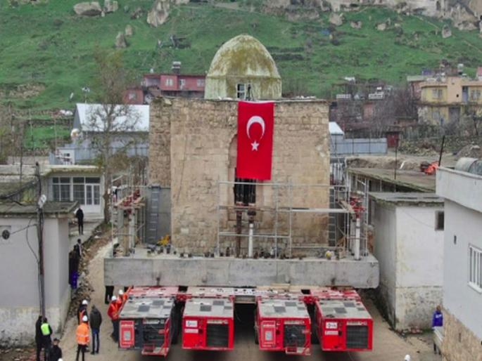 Historical mosque shifted to a new site in Turkey | ६०० वर्ष जुनी मशीद जशीच्या तशी दुसऱ्या जागी केली शिफ्ट! Historical mosque shifted to a new site in Turkey | ६०० वर्ष जुनी मशीद जशीच्या तशी दुसऱ्या जागी केली शिफ्ट!