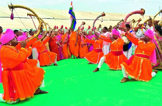 Part of the Tutari Squad in Karnataka, Part of Maharashtra: Mahamastakabhishek Function at Shravanabelagal | तुतारी पथकांचा कर्नाटकात डंका , पश्चिम महाराष्टचा सहभाग : श्रवणबेळगोळ येथील महामस्तकाभिषेक सोहळा