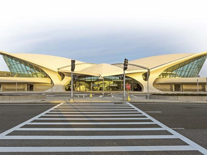 The old, small and non usable airports now give the message of peace! | शांतीचा संदेश देणारा विहंग! The old, small and non usable airports now give the message of peace! | शांतीचा संदेश देणारा विहंग!