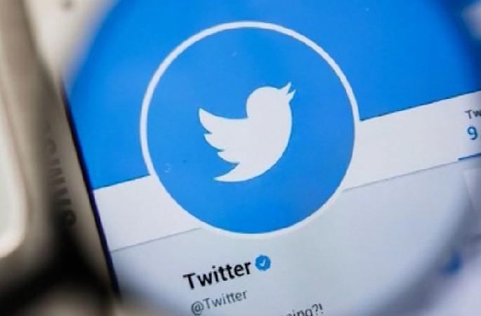 Police have registered a case against five people in connection with an offensive post on Twitter | ट्विटर, फेसबुकवरील आक्षेपार्ह ‘पोस्ट’ची चिरफाड, पाच जणांविरुद्ध गंभीर गुन्हे Police have registered a case against five people in connection with an offensive post on Twitter | ट्विटर, फेसबुकवरील आक्षेपार्ह ‘पोस्ट’ची चिरफाड, पाच जणांविरुद्ध गंभीर गुन्हे