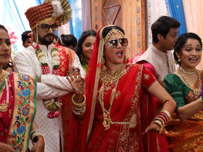 Apoorva Shashank's happy marriage in Tipkyanchi Rangoli, see their wedding style | ठिपक्यांची रांगोळी'तील अपूर्वा शशांकचा शुभविवाह, पाहा त्यांच्या लग्नाचा थाट Apoorva Shashank's happy marriage in Tipkyanchi Rangoli, see their wedding style | ठिपक्यांची रांगोळी'तील अपूर्वा शशांकचा शुभविवाह, पाहा त्यांच्या लग्नाचा थाट