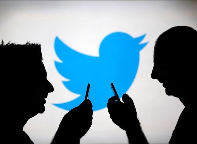 twitter told to take down handles spreading fake news about kashmir valley, know how are they | जम्मू- काश्मीरमध्ये अफवा पसरविणाऱ्या 'या' 8 ट्विटर अकाऊंटवर केंद्र सरकारची कारवाई twitter told to take down handles spreading fake news about kashmir valley, know how are they | जम्मू- काश्मीरमध्ये अफवा पसरविणाऱ्या 'या' 8 ट्विटर अकाऊंटवर केंद्र सरकारची कारवाई