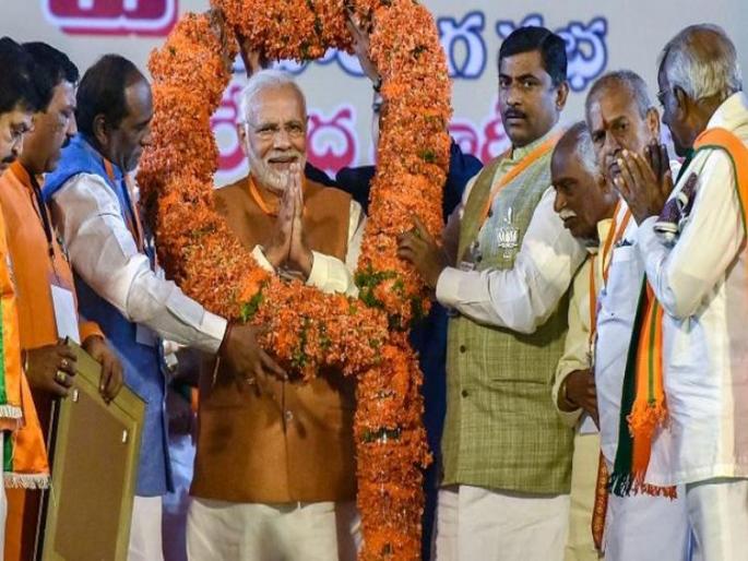 Publicity in Telangana stopped the, a candidate working for elections voting | तेलंगणात प्रचार तोफा थंडावल्या, मतदानासाठी उमेदवार लागले कामाला Publicity in Telangana stopped the, a candidate working for elections voting | तेलंगणात प्रचार तोफा थंडावल्या, मतदानासाठी उमेदवार लागले कामाला