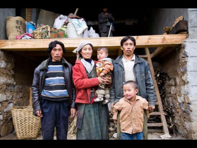 Tibetan community where several men share one wife | असा समाज, जिथे अनेक भावांची एकच असते पत्नी; टोपीने केली जाते वेळेची वाटणी! Tibetan community where several men share one wife | असा समाज, जिथे अनेक भावांची एकच असते पत्नी; टोपीने केली जाते वेळेची वाटणी!