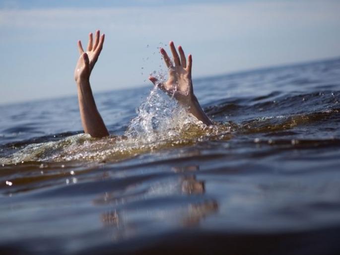 Two children who went for a swim drowned in a farmland pond | पोहण्यासाठी गेलेल्या दोन मुलांचा शेततळ्यात बुडून मृत्यू Two children who went for a swim drowned in a farmland pond | पोहण्यासाठी गेलेल्या दोन मुलांचा शेततळ्यात बुडून मृत्यू