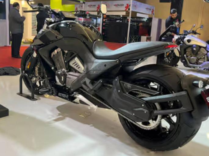 1,173 imported cars entered Mumbai in eleven months A bike worth 72 lakhs, while a car worth 21 crores is alluring | अकरा महिन्यांत मुंबईत दाखल झाल्या 1,173 इम्पोर्टेड गाड्या; ७२ लाखांची बाईक, तर २१ कोटींच्या कारची सर्वांना भुरळ