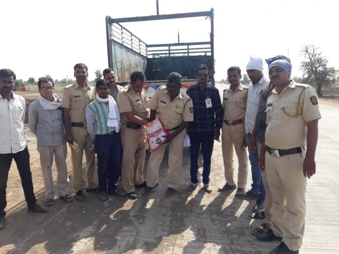 Two lakh rupees was caught | दोन लाख रुपयांची रक्कम पकडली Two lakh rupees was caught | दोन लाख रुपयांची रक्कम पकडली