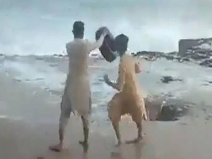 'How to blow a car tire in the air?' Video shared by businessman Harsh Goenka | 'गाडीचं टायर हवेत कसं उडवायचं ?' उद्योगपती हर्ष गोएंकांनी शेअर केला व्हिडिओ