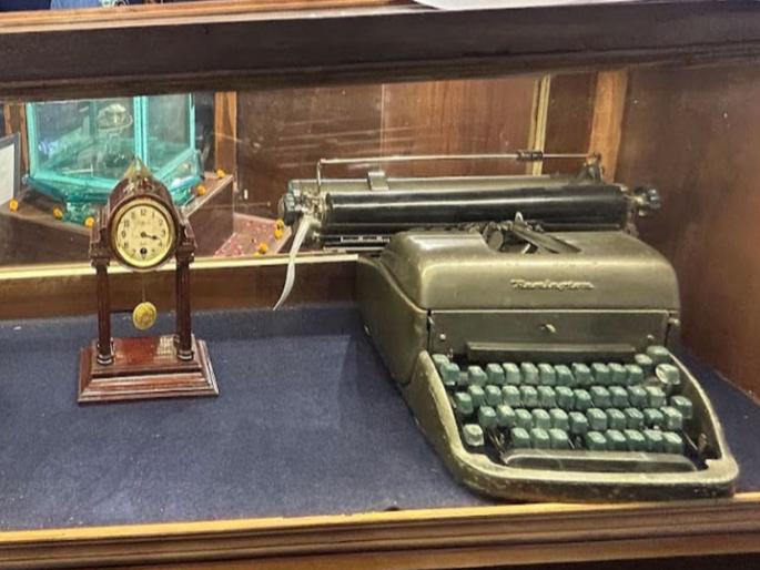 The typewriter on which the Constitution was typed is currently preserved in the Dr. Babasaheb Museum in Shantivan, Chicholi, Nagpur | संविधान ज्या टाइपरायटरवर टाइप केले गेले, तो सध्या नागपुरातील चिचोलीच्या शांतिवनात कसे आले?