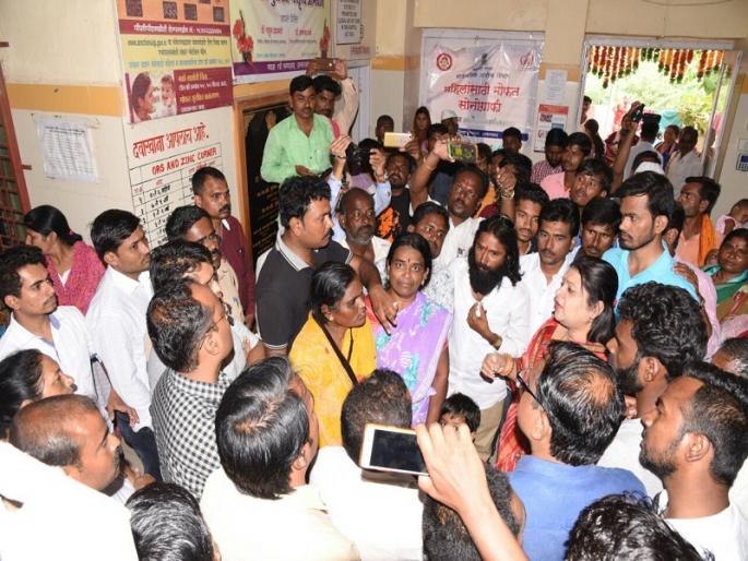 Tension in Osmanabad government women hospital after child's death | बाळाच्या मृत्यूनंतर उस्मानाबादच्या शासकीय स्त्री रूग्णालयात तणाव