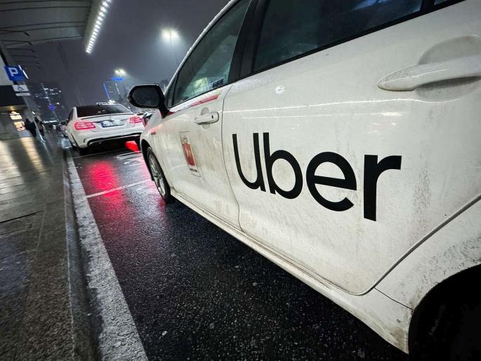 College girl booked an Uber in Mohali...! An accident occurred and the driver fled; angry Mother asked the company three questions... | कॉलेज तरुणीने उबर बुक केली...! अपघात झाला अन् ड्रायव्हर पळाला; आईने कंपनीला तीन प्रश्न विचारले...