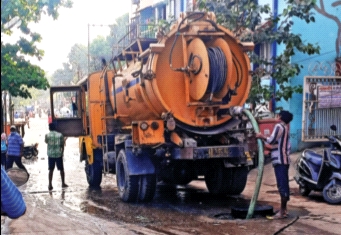 Underground sewers overflowed in Ulhasnagar | उल्हासनगरात भुयारी गटारे झाली ओव्हरफ्लो