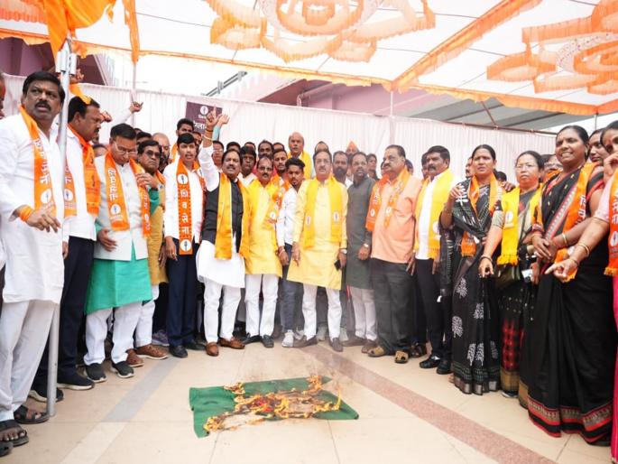 Uddhav Sena's sit-in at Chhatrapati Sambhajinagar against oppression of Hindus in Bangladesh | बांगलादेशात हिंदूंवरील अत्याचाराविरोधात उद्धवसेनेचे छत्रपती संभाजीनगरात धरणे Uddhav Sena's sit-in at Chhatrapati Sambhajinagar against oppression of Hindus in Bangladesh | बांगलादेशात हिंदूंवरील अत्याचाराविरोधात उद्धवसेनेचे छत्रपती संभाजीनगरात धरणे