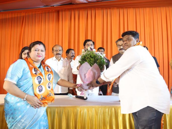 Three former corporators of Uddhav Thackeray group publicly joined Shiv Sena; Chief Minister Eknath Shinde was present | उबाठा गटाच्या तीन माजी नगरसेवकांचा शिवसेनेमध्ये जाहीर पक्षप्रवेश; मुख्यमंत्री एकनाथ शिंदे उपस्थित Three former corporators of Uddhav Thackeray group publicly joined Shiv Sena; Chief Minister Eknath Shinde was present | उबाठा गटाच्या तीन माजी नगरसेवकांचा शिवसेनेमध्ये जाहीर पक्षप्रवेश; मुख्यमंत्री एकनाथ शिंदे उपस्थित