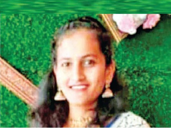 The death of a young woman from Waliwede when an unknown vehicle collided with a two-wheeler on the Pune-Bangalore highway | कोल्हापूर: ऐन दिवाळीत काळाचा घाला, फराळ देऊन परतणाऱ्या तरुणीचा अपघाती मृत्यू The death of a young woman from Waliwede when an unknown vehicle collided with a two-wheeler on the Pune-Bangalore highway | कोल्हापूर: ऐन दिवाळीत काळाचा घाला, फराळ देऊन परतणाऱ्या तरुणीचा अपघाती मृत्यू