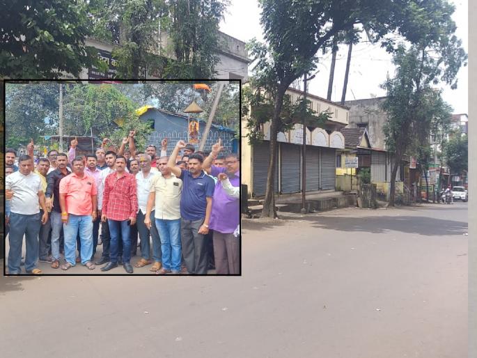Uchgaon villagers are strongly opposed to the expansion of Kolhapur | कोल्हापूर हद्दवाढ: उचगाव ग्रामस्थांचा तीव्र विरोध, गावातील सर्व व्यवहार ठेवले बंद Uchgaon villagers are strongly opposed to the expansion of Kolhapur | कोल्हापूर हद्दवाढ: उचगाव ग्रामस्थांचा तीव्र विरोध, गावातील सर्व व्यवहार ठेवले बंद